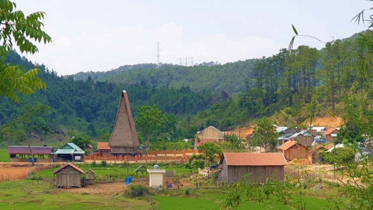 Kon Tum: T’bhlâng zooi đoọng k’tiêc ăt, k’tiêc pa bhrợ ha đha nuôr acoon coh