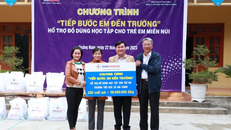 Đông Giang (Quảng Nam). Xa nay bh’rợ “Pa dưr bhr’dang ađhi tước ooy trường” đhị Trường Tiểu học chr’val Ma Cooih