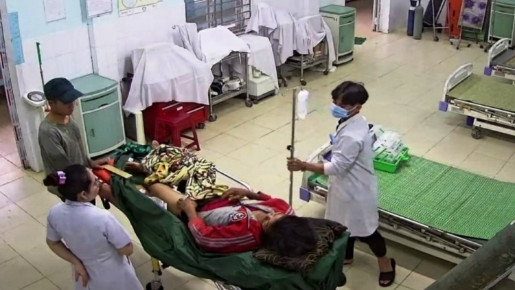 Quảng Nam: Đhanuôr z’lâh 30km c’lâng coh đhr’năng boo tuh đoọng glặc đơơng muy cha năc pân đil ca ay lướt cấp cứu