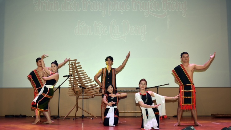 Quảng Nam bơơn bấc ch’ner dal đhị t’ngay bhiệc bhan chi ớh p’cắh cha nur lâng giao lưu văn hoá