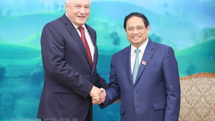 Pôa Phạm Minh Chính, Ngế pro xiâm hnê ngăn tơnêi têa tơdah ngế xiâm pơkuâ kăn sat Rusi