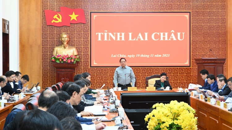 Thủ tướng Phạm Minh Chính pah kan đah Ban Thường vụ N’gor ủy Lai Châu 