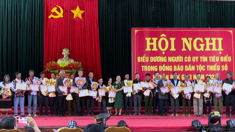 Hơnh déh manứih bấc ngai chắp cóh vel đông acoon cóh chr’hoong k’noong k’tiếc Đăk Glei (Kon Tum)