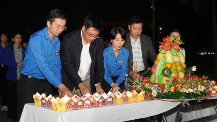 Đha đhâm c’mâr Đà Nẵng hay chơớ apêê căh ma mông tu bhrêy tăh c’lâng p’rang