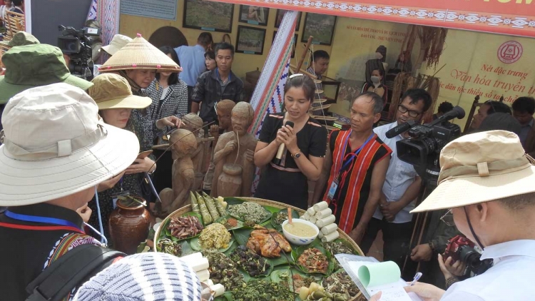 ‘Lơ̆ng hơ-iă dôm tơmam xa kon kông tơring Tây Nguyên 