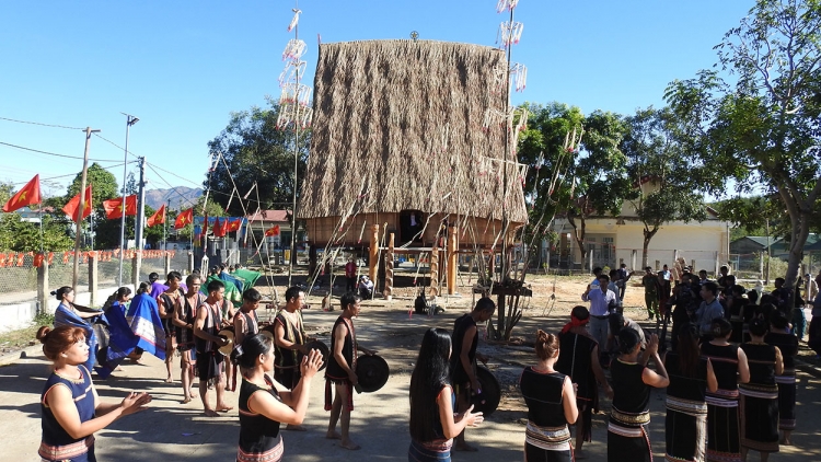 Tơ’nôm môi to Kuât tiô khôi vâi krâ nah dêi mơngế Rơteăng kơvâ Hà Lăng châ vêh pro