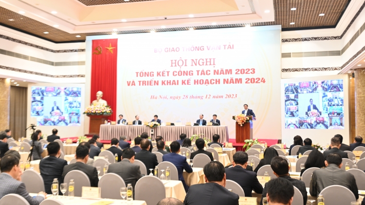 Khua dêh čar Phạm Minh Chính jơnum hrŏm pơƀut bruă mă jơlan glông pơdŭ pơgiăng