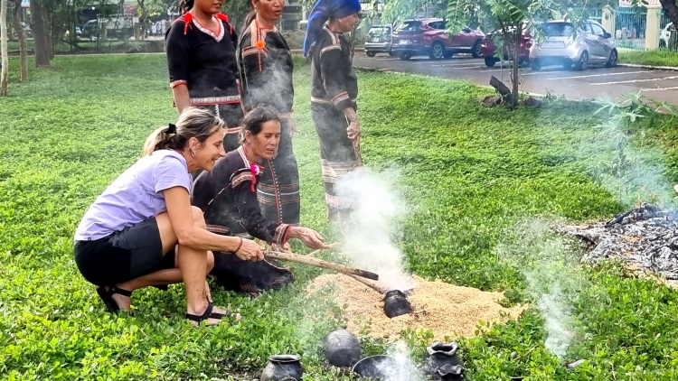 Chă tơmang lăng Tây Nguyên – Tưk tơiung tơdrong juăt ‘lơ̆ng đơ̆ng tơpôl