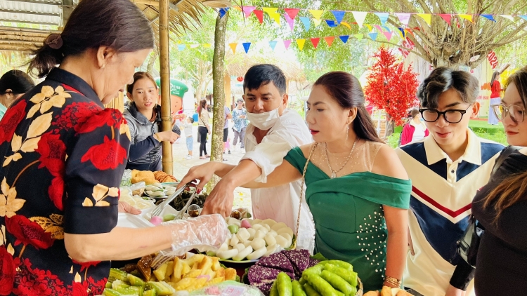 ភូមិទេសចរណ៍ដំបូងនៅដីសណ្តទន្លេគីវឡុងទទួលបានលិខិតបញ្ជាក់ផលិតផល OCOP ផ្កាយ៤