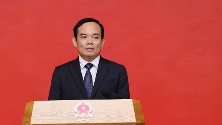 Phó Thủ tướng Trần Lưu Quang k’đươi moon pay đoọng zên ha pêê bh’rợ xa nay cr’noọ cr’niêng k’tiêc k’ruung đhị 10 vel đong