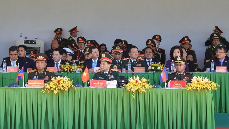 Ai pơxúa, hơniâp ro trâm mâ tơrŭm tơroâ tơdroăng gak kring cheăng lêng tơkăng kong Việt Nam – Lếo – Kum  