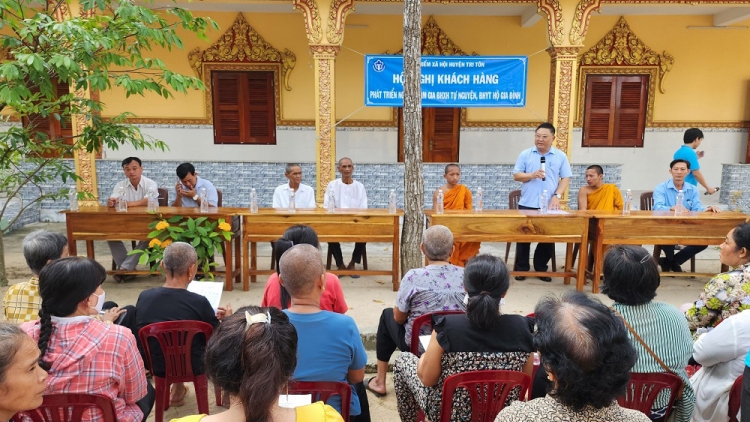 TỈNH AN GIANG HU PEIH BRUK 20 HAREI MELAM BA THẺ BHYT, SỔ BHXH TAL BHAP BINI BANGSA TAKIK