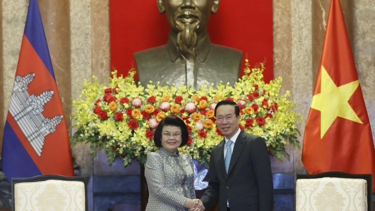 Khua mir sir Võ Văn Thưởng tŭ jum Khua pơ ala mơnuih ƀôn sang Kur