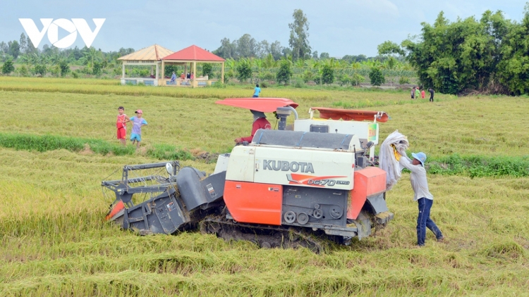 ពត៌មាន ម៉ោង​ ៦