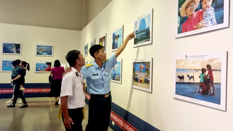 Dak Lak pơdă tơƀôh rup păng phim tơroi - hla ar kăl “Trường Sa - Tơring jih đak dơsĭ”