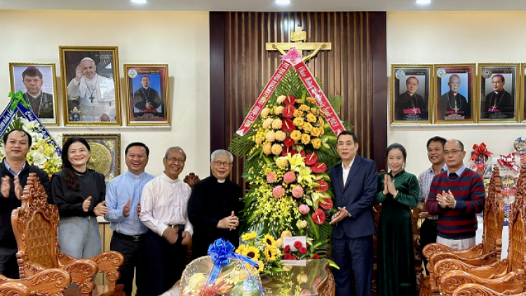 Kruanh rđău kan n’gor Dak Lak khâl, mbah rhơn ăp ntŭk chroh rƀŭn nkhêp geh nar Noel