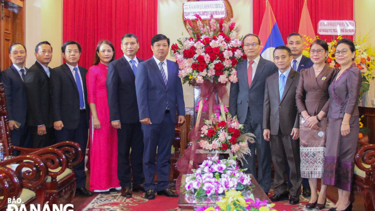 T’cooh xa nay thành phố Đà Nẵng haanh deh Quốc khánh k’tiếc k’ruung Cộng hoà Dân chủ Nhân dân Lào