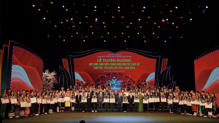 Phó Thủ tướng Trần Lưu Quang tus pơrjum jờng rơ 143 nă kơnòm bơsram, cau bơsram dờng, ơruh pơnu jơi bơtiàn ờ gah cau geh pơnrơ jăk nam 2023