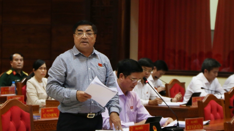 Bê tŭm liăn ăm 3 tơdroăng pơkâ dêi tơnêi têa