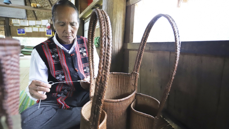 Đhanuôr Cơ Tu zư pa dưr, t’vaih bh’nơơn tơợ pr’đươi t’taanh ch’chiêh