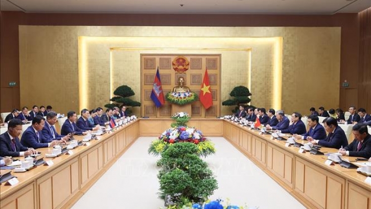 Thủ tướng Phạm Minh chính ƀư tơm nar vơt Thủ tướng Campuchia Hun Manet.