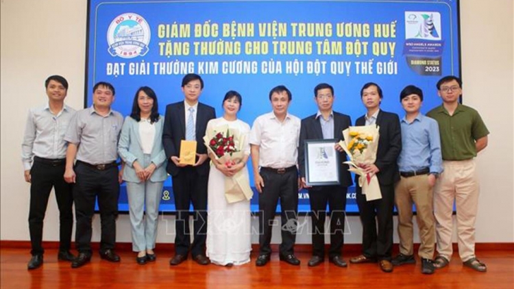 Bệnh viện Trung ương Huế bơơn cher cha ner Kim cương tơợ Hội Đột quỵ bha lang k’tiếc