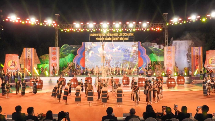 Tơn jơh ngai chờ “Brê bơnơm Tây Nguyên – Bơta niam chài bơtòm tơrgùm bal”