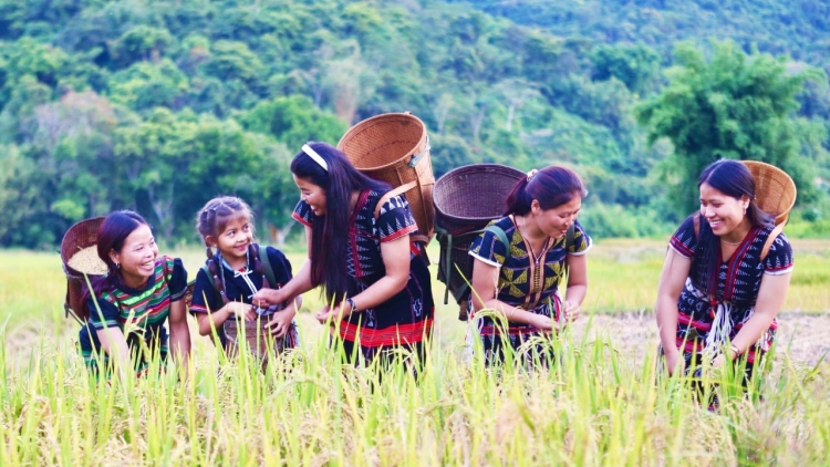 Tơớp bhrợ cha năc doọ dzợ râu đơ chrih lâng đhanuôr ắt mamông coh da ding k’coong Trường Sơn