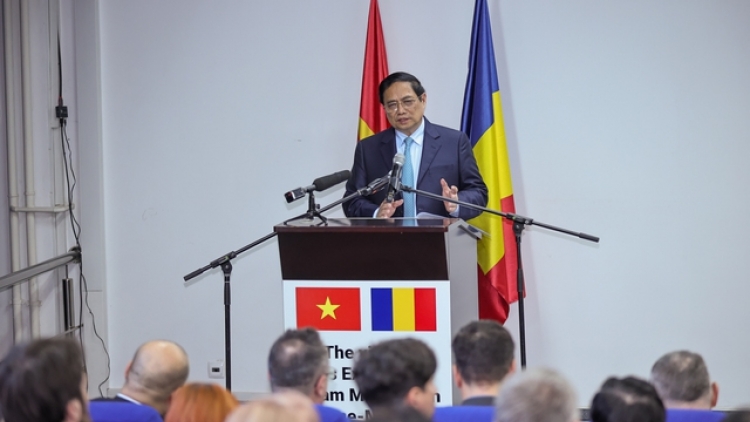 Khua knŭk kna Phạm Minh Chính nao čhưn ti Sang hră gưl prŏng bruă Rŭ mdơ̆ng Bucharest, Romania 