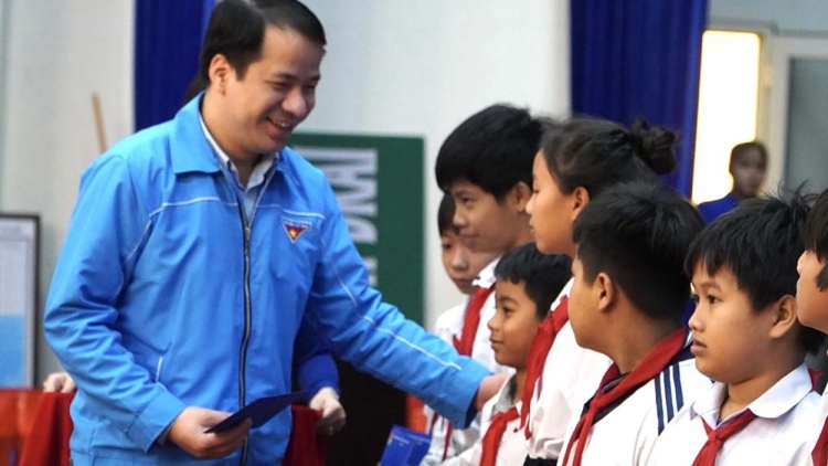 Trung ương Đoàn ba Têt truh hăm 2 apŭng sơlam teh đak dêh char Kon Tum