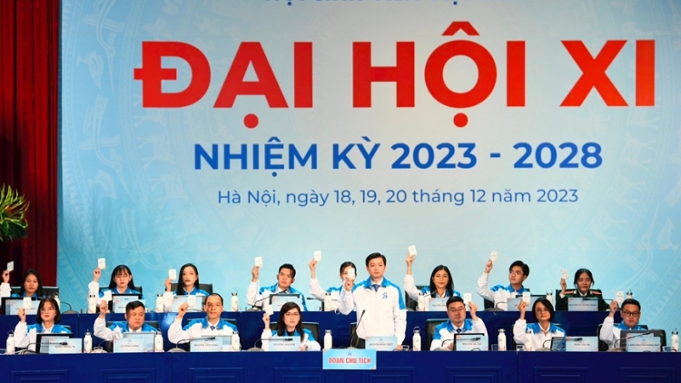 Rdâk dăng tay nđơr hun hao neh dak geh ndrŏng tâm sinh viên Việt Nam