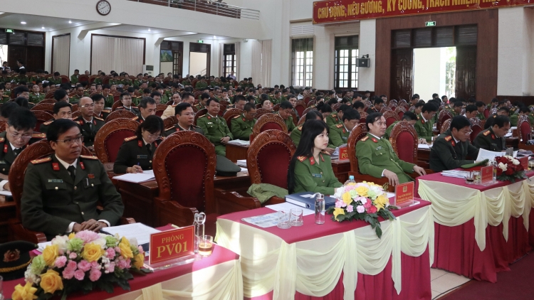 Kahan ksiêm Gia Lai rơ̆ng kjăp klei êđăp ênang wưng Têt Djuê ana Giáp Thìn 2024 