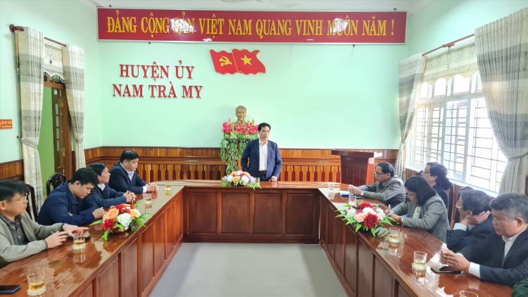 Phó Bí thư Thường trực Tỉnh uỷ Quảng Nam Lê Văn Dũng lưm, cher đoọng pr’hêl đhị chr’hoong Nam Trà My