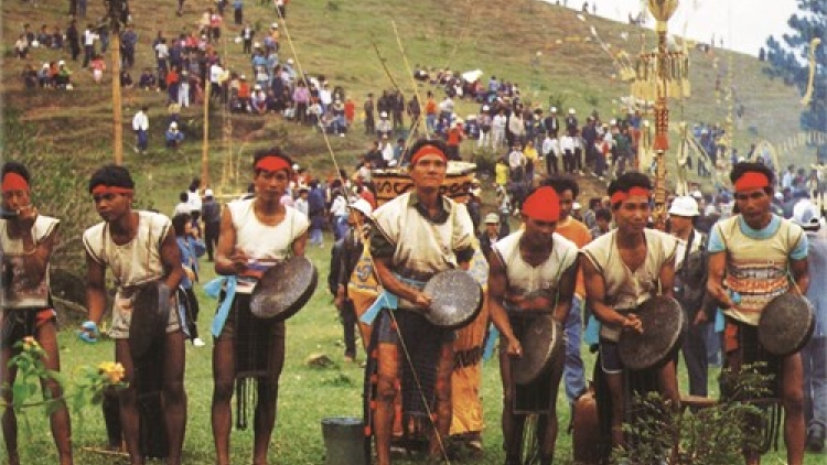 Hơdruê ‘na tơdroăng rŭm môi tuăn