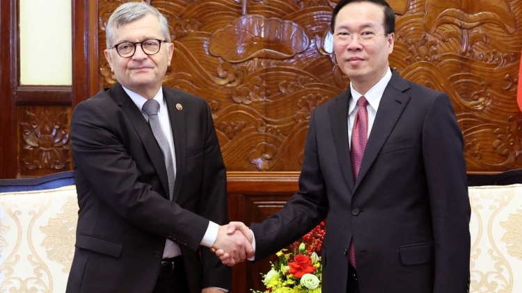 Khua lăn čar drông phung bi ala dŭm ala čar ba hră hưn mdah mơ̆ng lăn čar leh anăn bi tuôm leh jih wưng păn bruă 