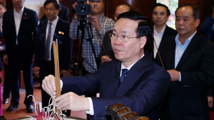 Kruanh dak Võ Văn Thưởng nsơr nhang nkah gĭt Kruanh Hồ Chí Minh ta nkual di tích Ngih dak Kim Liên 