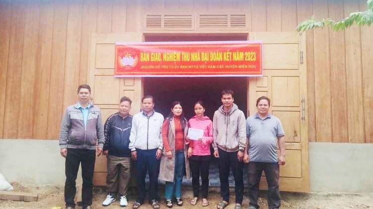 Đông Giang (Quảng Nam): Pa đơp 2 đong đại đoàn kết đoọng ha pr’loọng đha rưt chr’val Za Hung