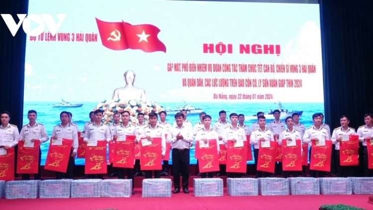 K’noọ 300 đại biểu lum, đoọng pr’hêl, hơnh Tết cán bộ, chiến sĩ bhrợ bh’rợ đhị chr’hoong đảo Cồn Cỏ lâng Lý Sơn