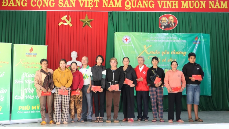 Dak Lak: Mđup brei 100 hnư mnơ̆ng Têt kơ mnuih ƀun knap 