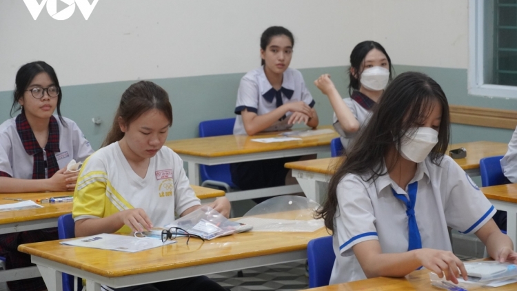 PLAIH BAC PILIH LABIK, SAHNENG RAPEIK RAPAI DALAM MBANG PAKACAH TAMAT THPT 2025