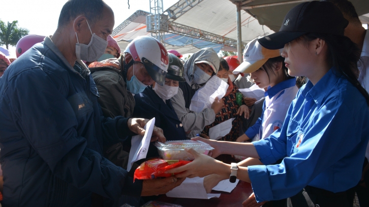 Kriê dlăng têt kơ phung knŭk kna dlăng ba leh anăn phung ƀun ƀin