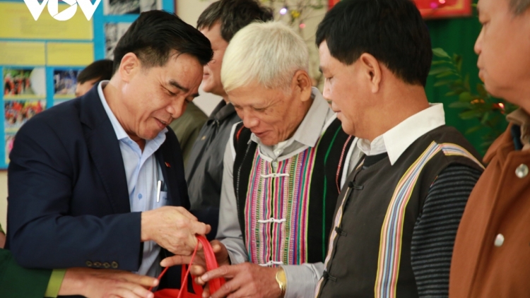 ĐHA NUÔR ZR’LỤ K’NOONG K’TIÊC QUẢNG NAM BƠƠN ZOOI ĐOỌNG CH’NÊÊH LÂNG CR’NOỌ PR’ĐƯƠI DUA BÊL TẾT