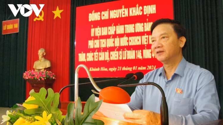 Phó Chủ tịch Quốc hội Nguyễn Khắc Định lum lâng hơnh Tết Đoàn Trường Sa