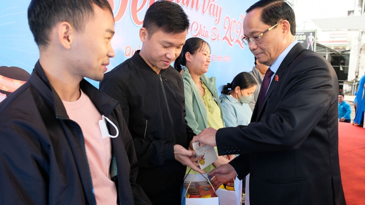 Phó Chủ tịch Quốc hội Trần Quang Phương lưm, cher pr’hêl đha nuôr đha rựt, pr’loọng chính sách da ding ca coong Quảng Ngãi