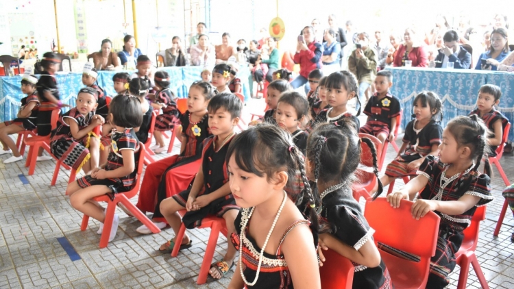 T’bhlâng pa choom p’rá Việt đoọng ha p’niên mầm non zr’lụ acoon cóh chr’hoong Nam Đông, tỉnh Thừa Thiên Huế