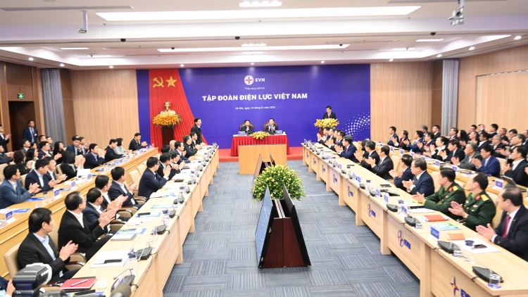 Khua knŭk kna Phạm Minh Chính mă bruă hŏng Êpul grŭp pui kmlă Việt Nam