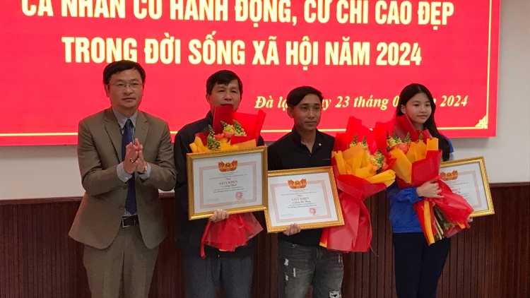 Đà Lạt: Rnê 3 nŭih geh dônh drăp ndơ mplŏ ân tay ân bu năch