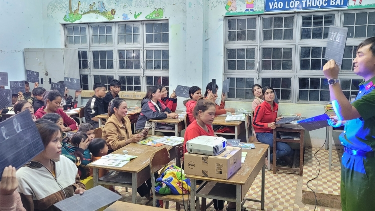  Adŭ mtô boh hră mơ̆ng ayŏng kahan ksiêm să