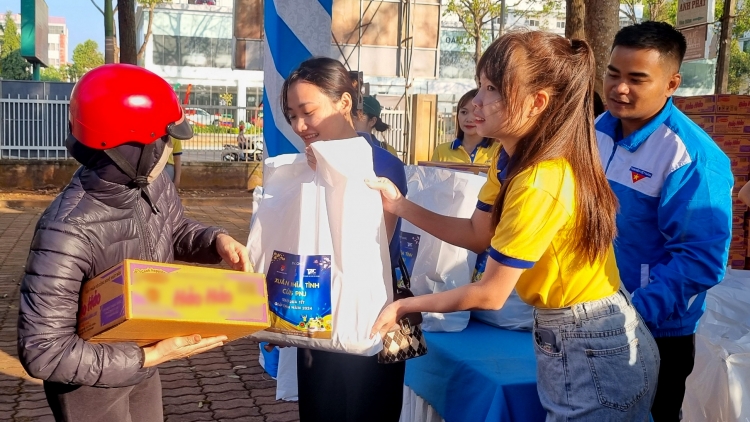Mom ndăm Dak  Lak pă an rhiăng nklâm ndơ an nuĭh ach o rnôk Tết Giáp Thìn