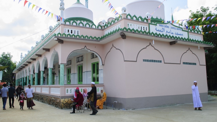 SALIH BAHRAU PALEI CAM DI HUYEN TAN CHAU  